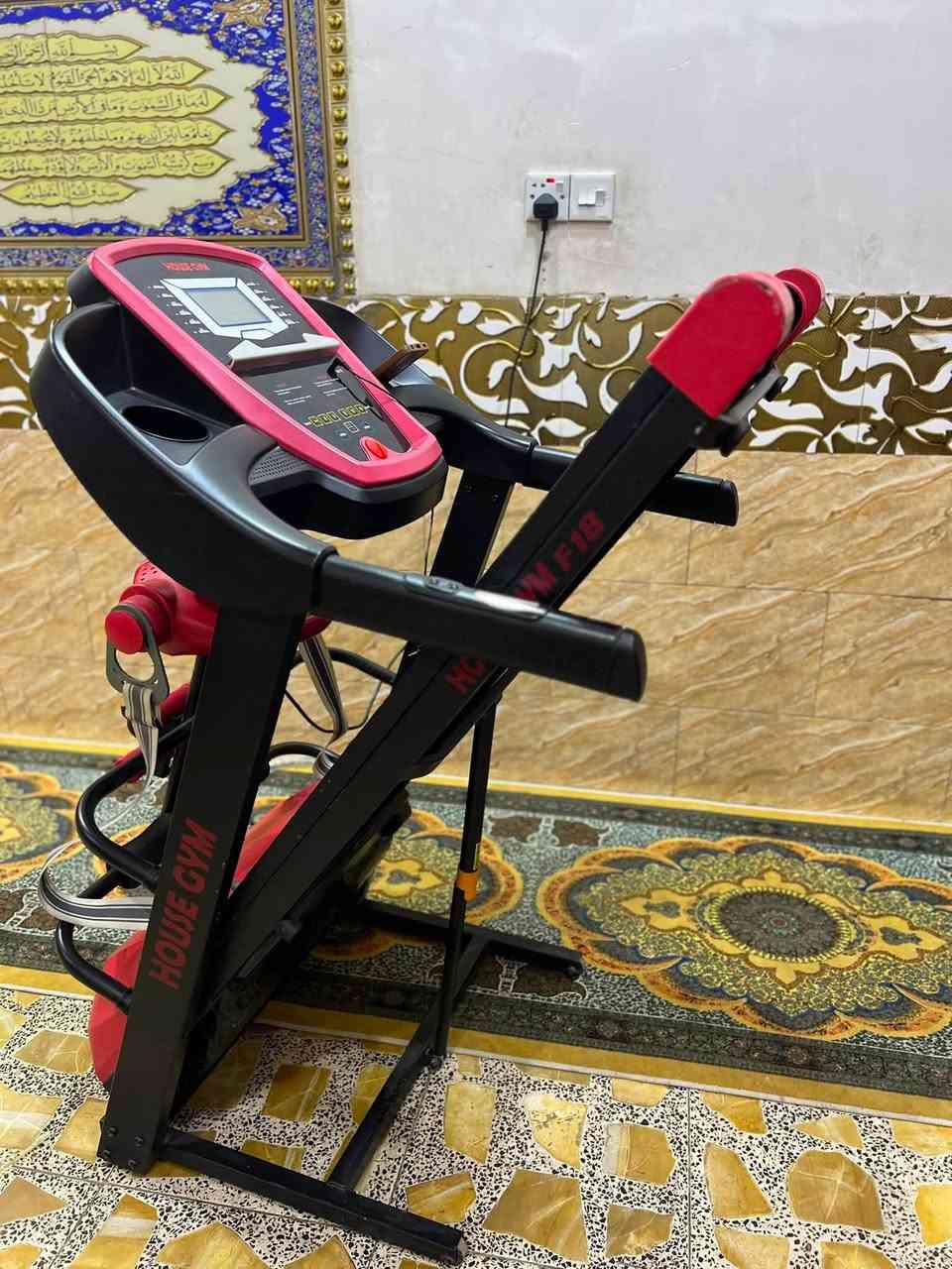 جهاز جري نظيف ماركة هاوس جيم يحمل 120K سرعه 12.0 بي رجاج تكسير شحوم بي شناو بطن بي شاشه تعد وقت سعرات حراريه قياس نبضات القلب مسافه مقطوعه بي مفتاح امان بي اواكس بلوتوث جهاز يطبك ومياخذ مساحه ويا(هديه دمبلصات2) سعره 275 الف بغداد يوجد توصيل محافظات ***********
