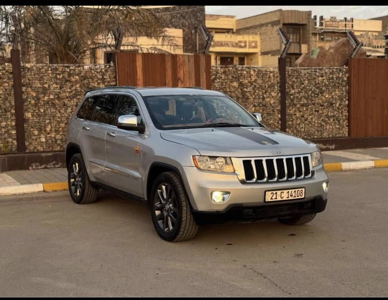 جيب لاريدو 2011 للبيع 
وارد امريكي داخله كلين بلعراق بيهة صبغ قطعتين بدون دواخل بدون ايرباك ماشيه 140 جديده السياره 
محرك 6 سلندر كير مكينه صدر على وضع الشركه 
مواصفات معروفه 
رقم سليمانيه شرط التحويل 
مكاني بغداد 
السعر :- 132 وبي مجال 
للاستفسار   رجاءاً للاتصال على لرقم فقط:-
0774 777 7010
