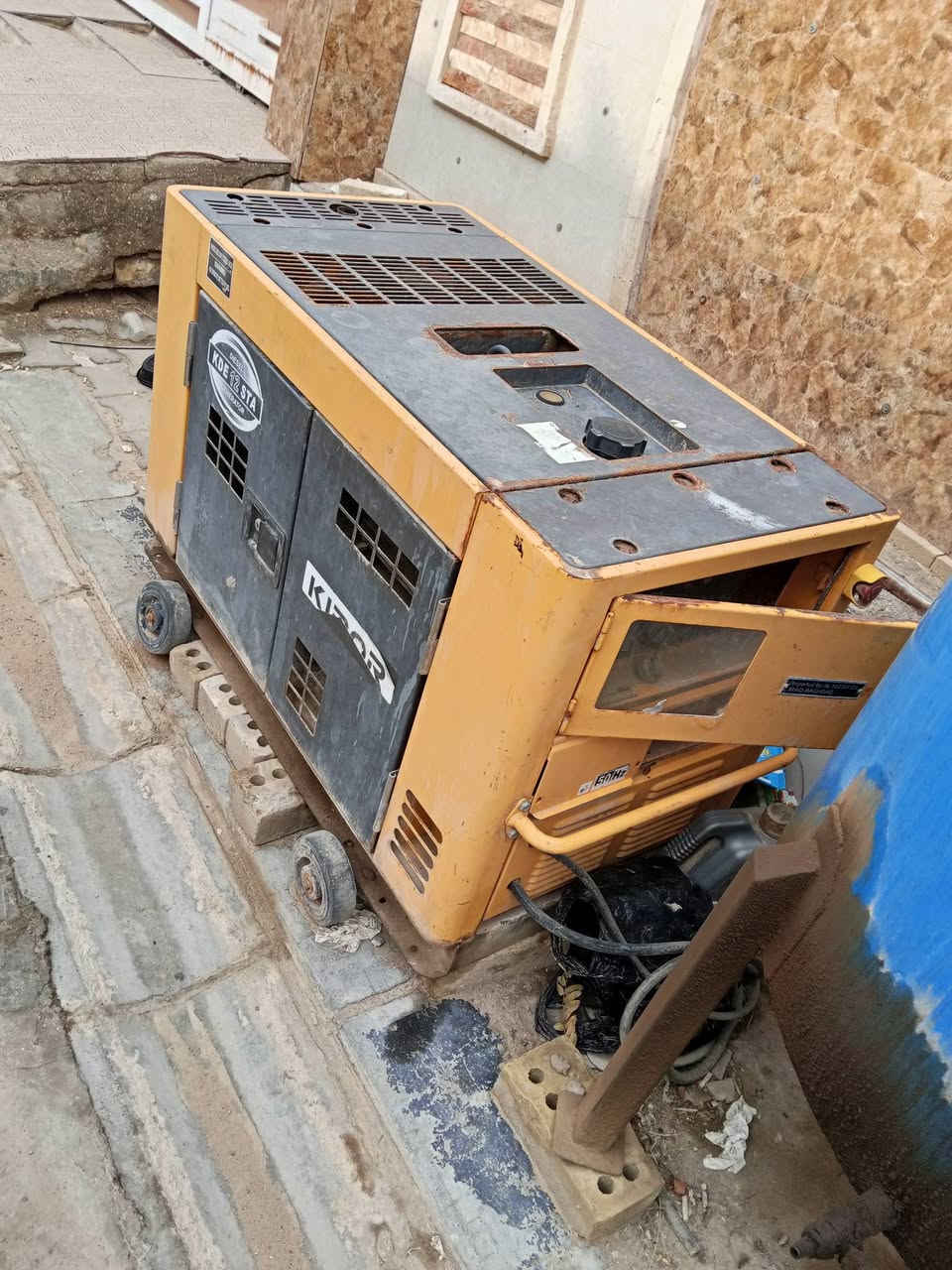 مولده. عدد. اثنين. مع خزان.  الزغيره. بيه عطل بسيط. للبيع  اتصال ***********
