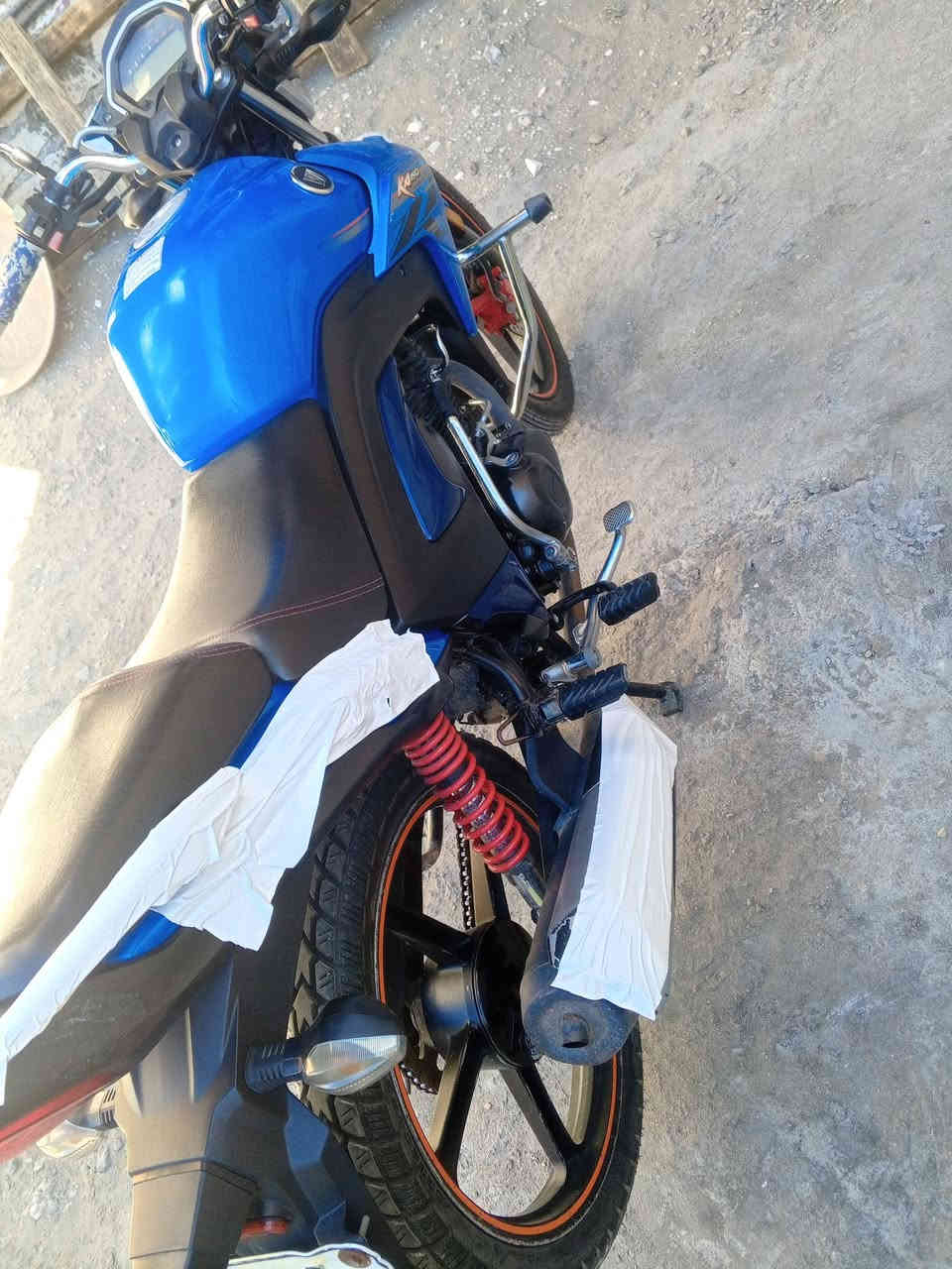 سلام عليكم ورحمه الله وبركاته اخواني الاعزاء موطور هاوجي للبيع موديل 21مشدود 23 تجي تفحص يم اي مصلح يعجبك مكان رمادي شارع 20 وتواصل على واتساب ***********.   هاذه بي خط ‏‪***********‬‏ وسعر 17ونص وبي مجال
