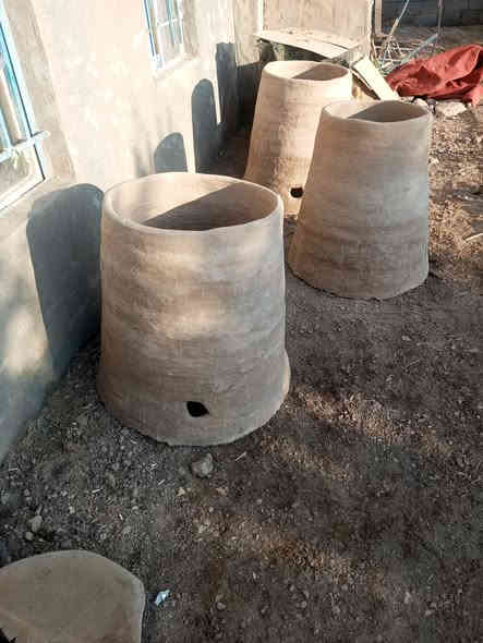 السلام عليكم شباب تنانير طين للبيع اي واحد يريد يتصل على هذا رقم التليفون توصيل موجود ***********
