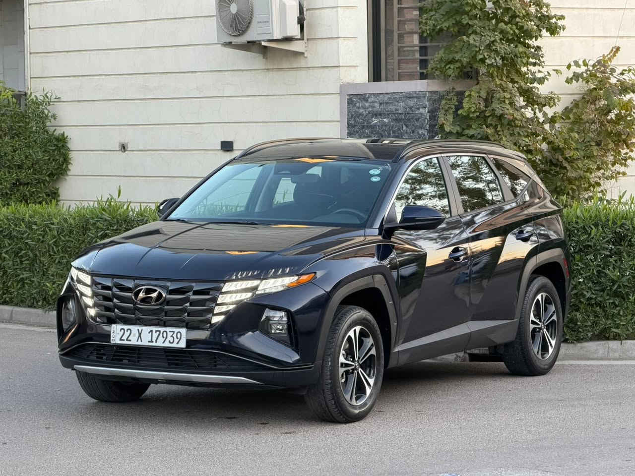 السلام عليكم
للبيع 
لون نيلي السيارة 
توسان موديل 2024  وارد امريكي رقم اربيل 
ماشية 10 الاف  فقط تحويل او وكالة للمشتري 
حسب الرغبة / جاملغ مبدل + تصليح جزء البنيد بسيط بدون دواخل  شرط 
تبريد وراديترات ومروحه كلهن بلاديات 
   مواصفات Sel 
مكينة 2500 تنفس طبيعي سمارت 
بصمة تشغيل + تشغيل عن بعد + الابواب بصمة + رادار امامي - خلفي -جانبي 
تبريد قطعتين + تحكمات استيرن وكروز سرعه _ شاشة - كامرا خلفية دواره 
تدفئه كشنات -  
اشاير مري - تحديد مسار قيادة أليه 
انظمة قيادة . فور ويل اطفاء ذاتي
اوتو هولد
 . وباقي المواصفات معروفة . السيارة جاهزه وحلوه جديده 
تبريد راديترات مروحه كلهن بوضع الشركة بلاديات 
دواخل شواصي لغود مكفولة وشرط الفحص والسونار ابيع 
حجر البيئه بلادي 
رادار بلادي 
بغداد المنصور   
واتساب متوفر او الاتصال عالرقم 
***********
192 ورقه سعرها
