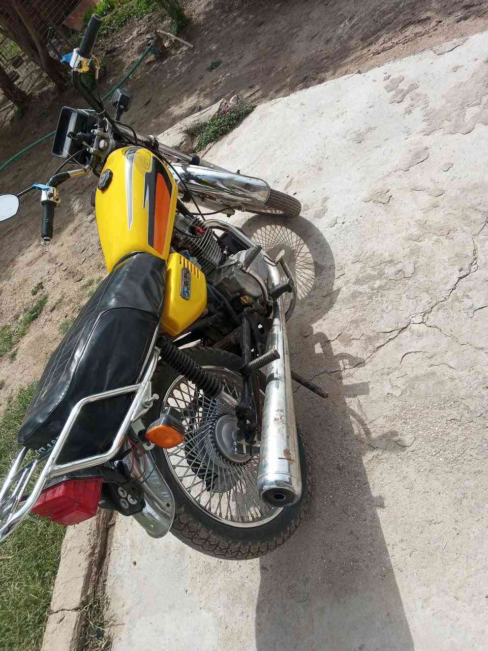 السلام عليكم دراجه للبيع موديل 21 مكاني الحمزه الغربي قرب شركه الاتحاد السعر 325 بها مجال///***********
