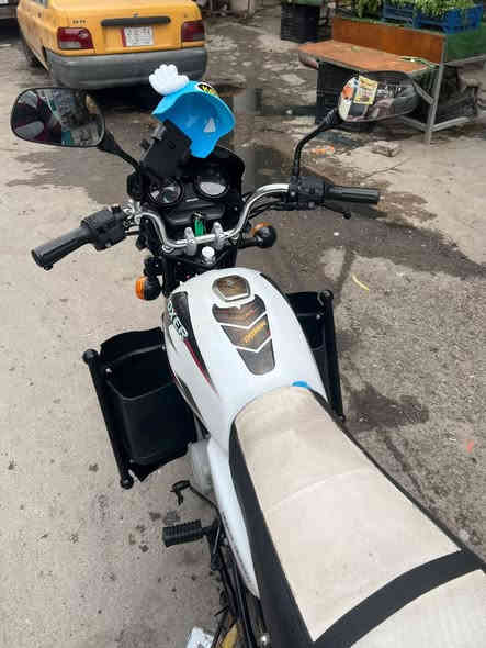 سلام عليكم بوكسر رقم ديالى تحويل مباشر بغداد 
ماشية 5000 فقط 
دراجة مكفولة من كلشي 
السعر 2600الف بيها مجال حك جية 
العنوان بغداد شارع الكفاح 
اتصل صاحب دراجه ستفسار  ***********
