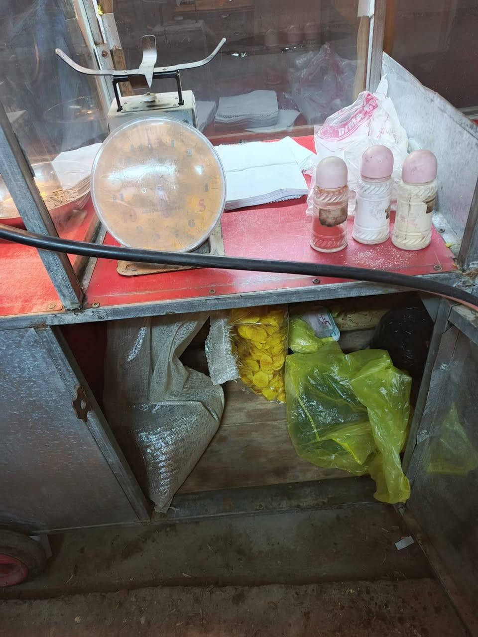 السلام عليكم عربانه للبيع نضافه 90
ملاحظه جميع الغراض الي بيهة تاخذهن وي عربانه مكاني بغداد الحبيبيه سعر خاص ***********
