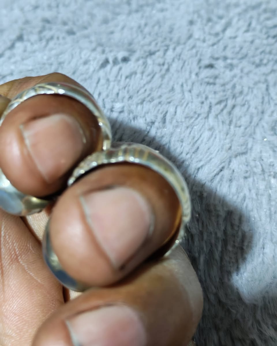 السلام عليكم
للبيع خاتمين فضه 925 عراقيه
صياغه يدويه جميله
السعر 100 الف
مكاني بغداد ماعندي توصيل
طبعا الخاتمين من نفس الحجر


**إذا كنت صاحب هذا الإعلان وتريد حذفه لأي سبب، رجاءا أرسل رسالة إلى الدعم الفني**