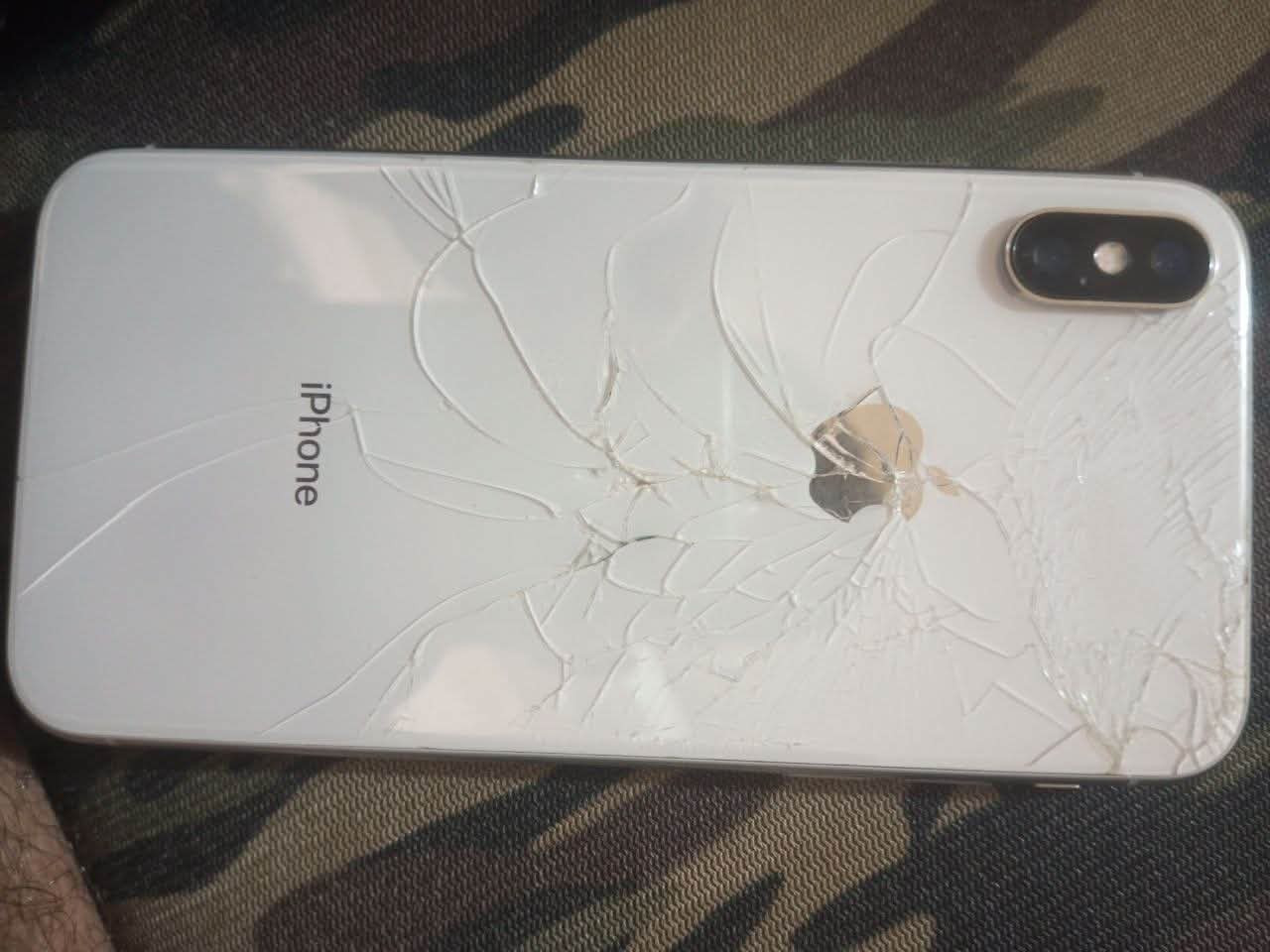 سلام عليكم ايفون x ذاكره ٢٥٦ بطاريه ١٠٠ شغال سيمكرت بي كسر بل ضهر وفطر بل شاشه خفيف مأمثر عل لمس نهائيا سعر 100 مكاني بغداد الحبيبيه واتساب ***********
