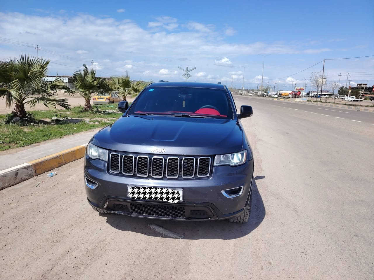 سلا عليكم
جيب لاريدو موديل ١٨
رقم بغداد دولي تحويل ثاني يوم
صدر أمامي خلفي جديد
ترايه ناعم حيل
كير ومحرك  خير من الله
تبريد قطعتين
6 سلندر
اناره مخفيه داخل البوب
مودات قيادة
حساسات أمامي خلفي
كامرة خلفي
فول تحكم بشاشه
كشنات جلد-كهرباء
كشنات تدفئة
استيرن تدفئة
جنطة كهرباء وشفط
هزه جديده
اربع بصمات السيارة
 حادثه بصور
وبيه قطع صبغ ابيع احزام بدون
داواخل لغد شاصي مكفول 
العنوان صلاح الدين الدجيل
الاستفسار الاتصال على الرقم ***********
