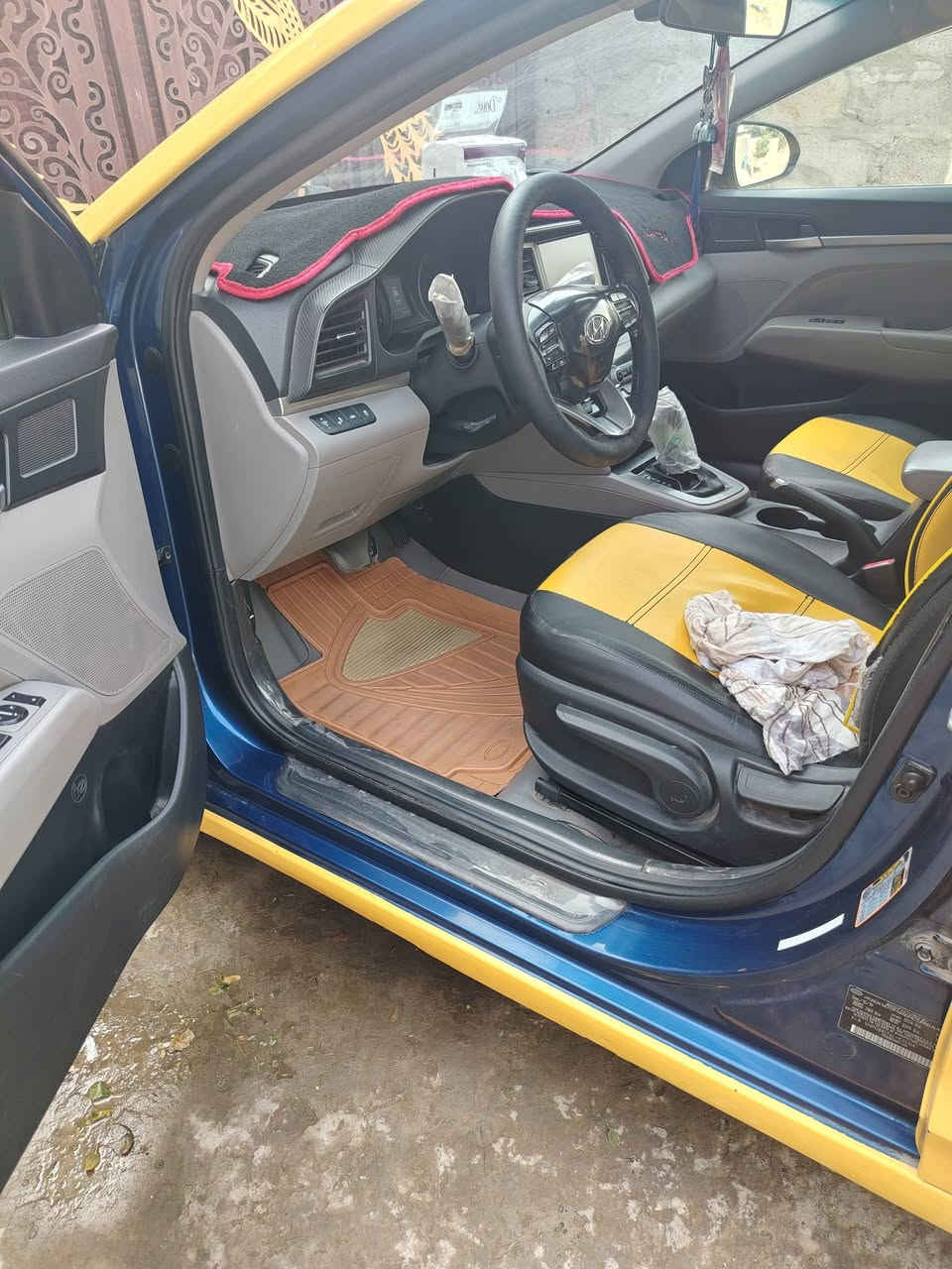 يا الله السلام عليكم انترا موديل 2020 كير at كفاله مكينه 2000دوش ممفتوحه لا تنقيص ولا تبخير كفاله بدون دواخل شواصي كفاله  صور حادث موضحه بل صور فقط باب ونفسه بلادي وجاملغ تعمير بسيط جداا سياره جاهزه ربع متصرف عليه باسمي شرط تحويل السعر 132 بيه مجال جدا بسيط ما متواجد عل خاص رقم هاتف ***********
