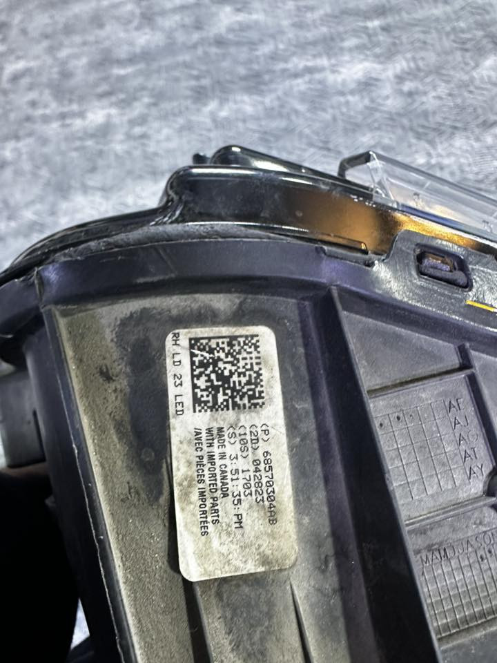 سلام عليكم
لايت جارجر 2023 فول زنون
بلادي مفتوح من السيارة جهة السائق
مبدل جامة
بدون اي خلل
250 دولار وبي مجال
اربيل
***********
