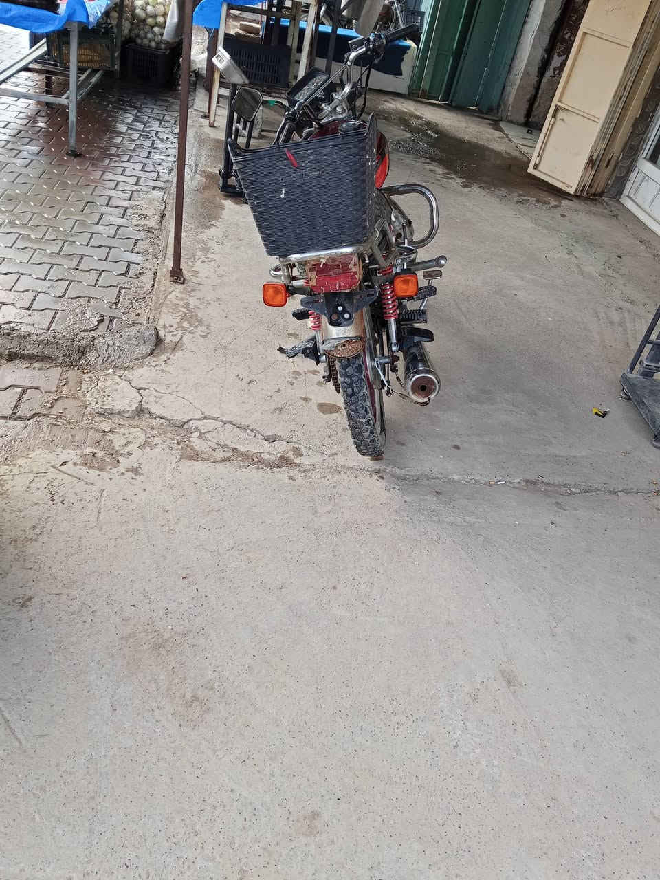 السلام عليكم ورحمة الله وبركاته.
موطور للبيع.
نوع سونك 
الموديل 22
المحرك مفتوح ومجفت جديد تواير جدد جاهز ما يحتاج فقط سايق هادئ 
السعر 550 
للأستفسار الاتصال على الرقم ***********
العنوان / ناحية الزاب. قرية / الصباغيه
