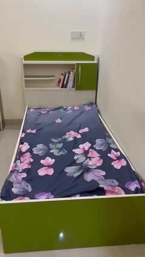 غرفة متكونة من جربايه نفر واحد عدد 3
كنتور خمس ابواب
ميز تواليت
كومدي 4 مجرات للبيع للأستفسار الاتصال على الرقم *********** تفاصيل الغرفة موضحة بالفديو
