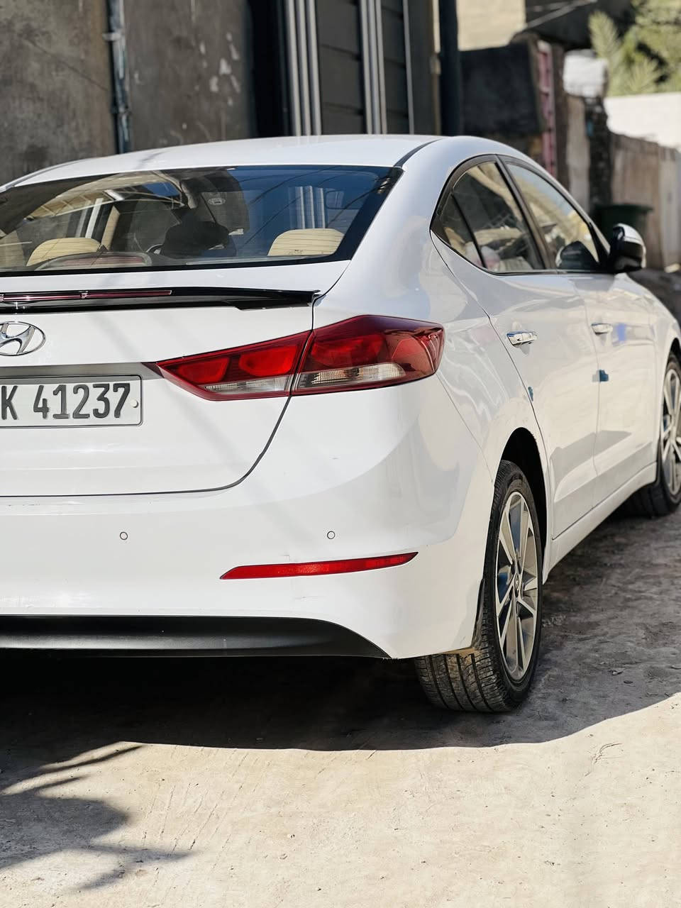 بسم الله الرحمن الرحيم 
السلام عليكم ورحمه الله وبركاته 
هونداي النترا /سوبر خليجي 
موديل /2018
مواصفات /واحد على واحد ماعده بصه 
سياره/ بيه بارد بدور خلفي مقدار شبر 
سياره /مكفول كفالة عامه 
سعر سياره /160وبيه مجال 
رقم اربيل /الدولي بسمنه 
رقم الهاتف/ ***********
ملاحظه/ مراوس النترا 25لو24خليجي    سيراتو موديل 24لو 25 فرق نقد
