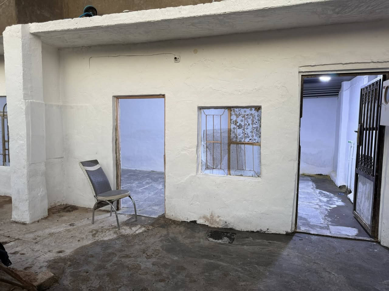 بيت للبيت 182متر غرفتين وصاله ومطبخ واستقبال وصحيات وحديقه حي الرحمة القطاع الثاني مقابل مكتب سلام المختار بالفرع السعر 68 مليون مع المجال 
مكتب حازم البديري 
***********
