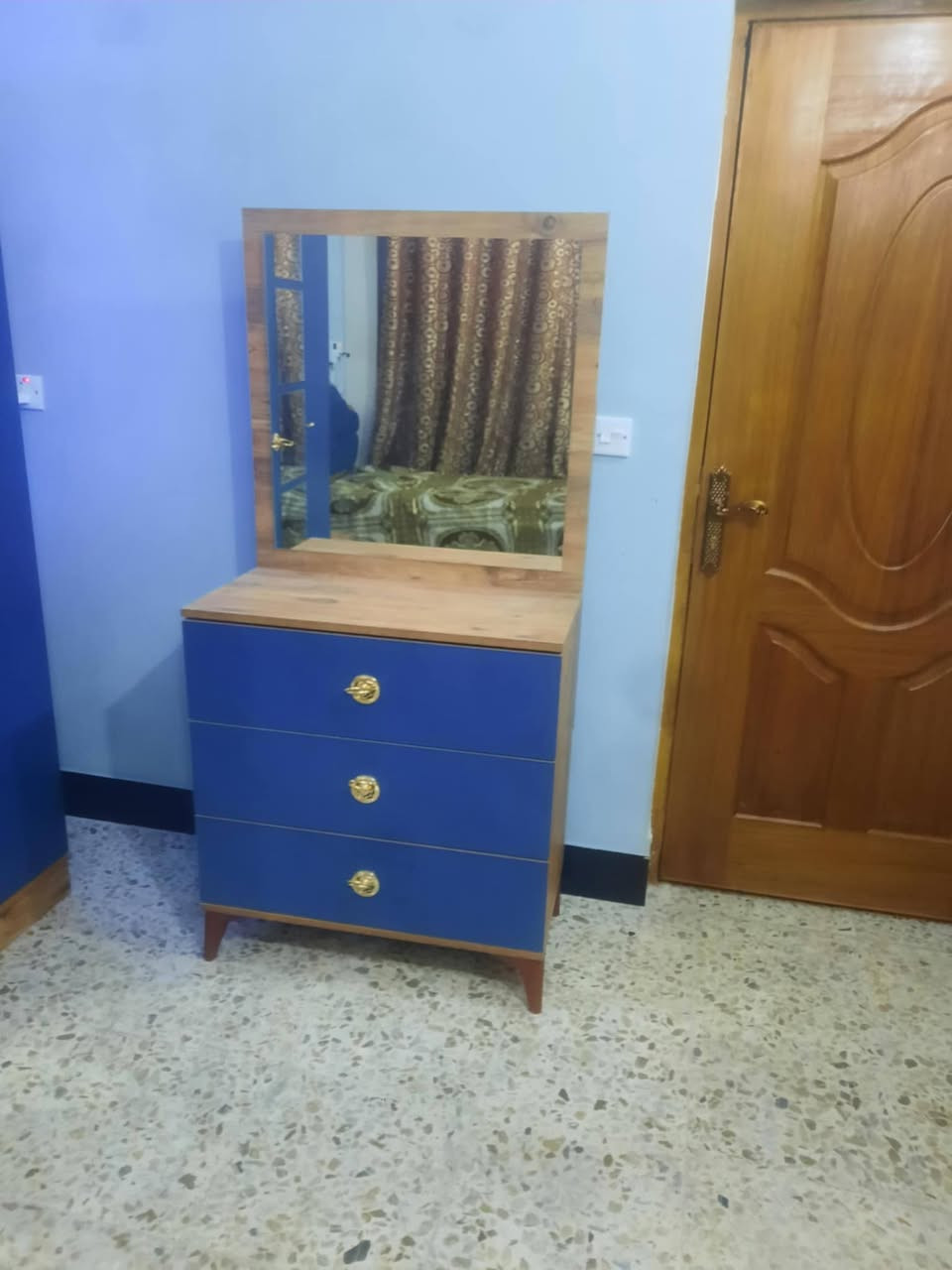 سلام عليكم عرفه نوم نفرين منفصل تركي 
للبيع بستخدم 5 قطع شبابية 
العنوان بغداد قرب علوت رشيد 
كويريش السعر 400 
***********
