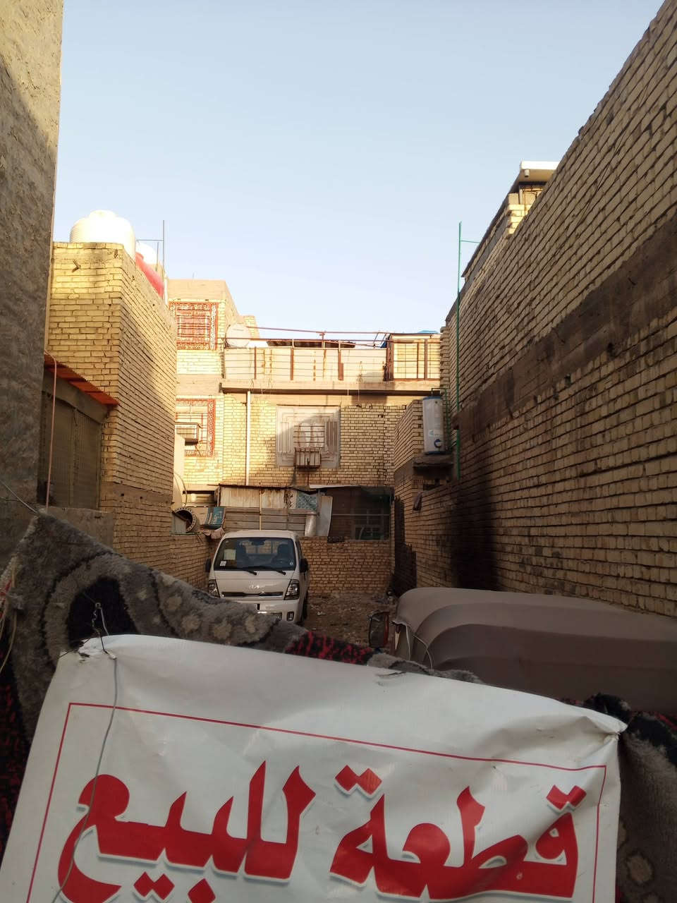 السلام عليكم قطعه ارض مساحه 100متر واجهه 5او النزال 20  مميزات القطعه  تلبيط  مقرنص خط ظوئي حلوه أو منطقه هادئه الشعب حي المصطفى  طابو زراعي سند 25قرار محكمه بسم المشتري
التواصل  
الرقم ***********
السعر 48او بيه مجال
