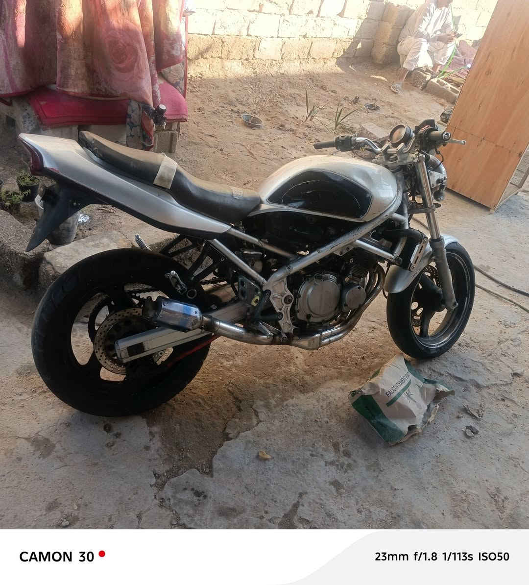 شباب بانده للبيع كرستال محرك توه شاده بعده دراجه وراق سحب ودراجه شغاله بس معرفله بيعا كوم حديد بكاني بصره كرمت علي *********** سعر 600وبيه  مجال حك جيه
