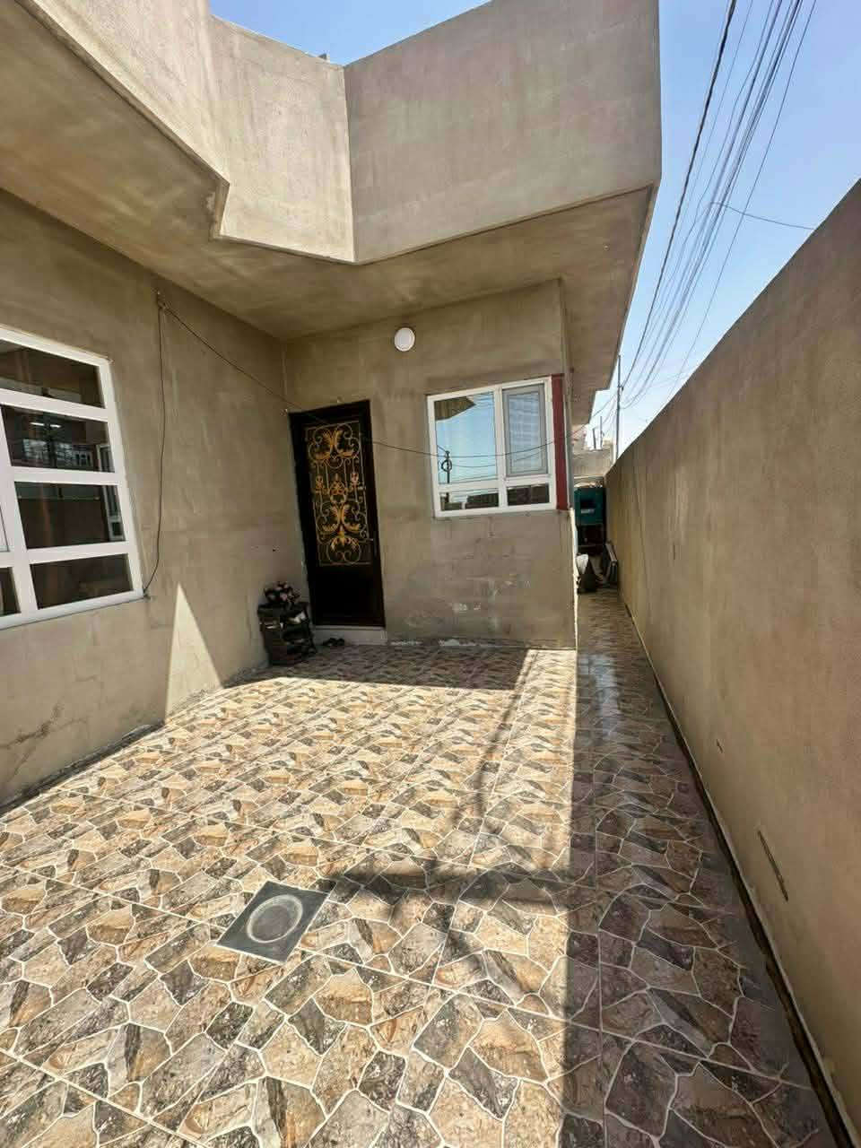 للبيع دار تجاري على شارع سايدين 

 مساحة الدار ▪️▪️140م الواجهه 11 ❌ 12،75
 جنس العقار ▪️▪️ملك صرف 
موقع العقار ▪️▪️حي الميثاق مقابل القيس ماركت 
                             
                      🔹 مواصفات الدار 🔹
ط1/ 

   غرفة نوم عدد 2➕ مطبخ ➕هول➕ استقبال 
    ➕ صحيات➕ مناور عدد 2 ➕ بيتونه 
          
 للتفاصيل الاتصال على ***********
او مراجعة مكتب المسلة 
الموصل /حي المثنى/فرع مستشفى صحة المراة
