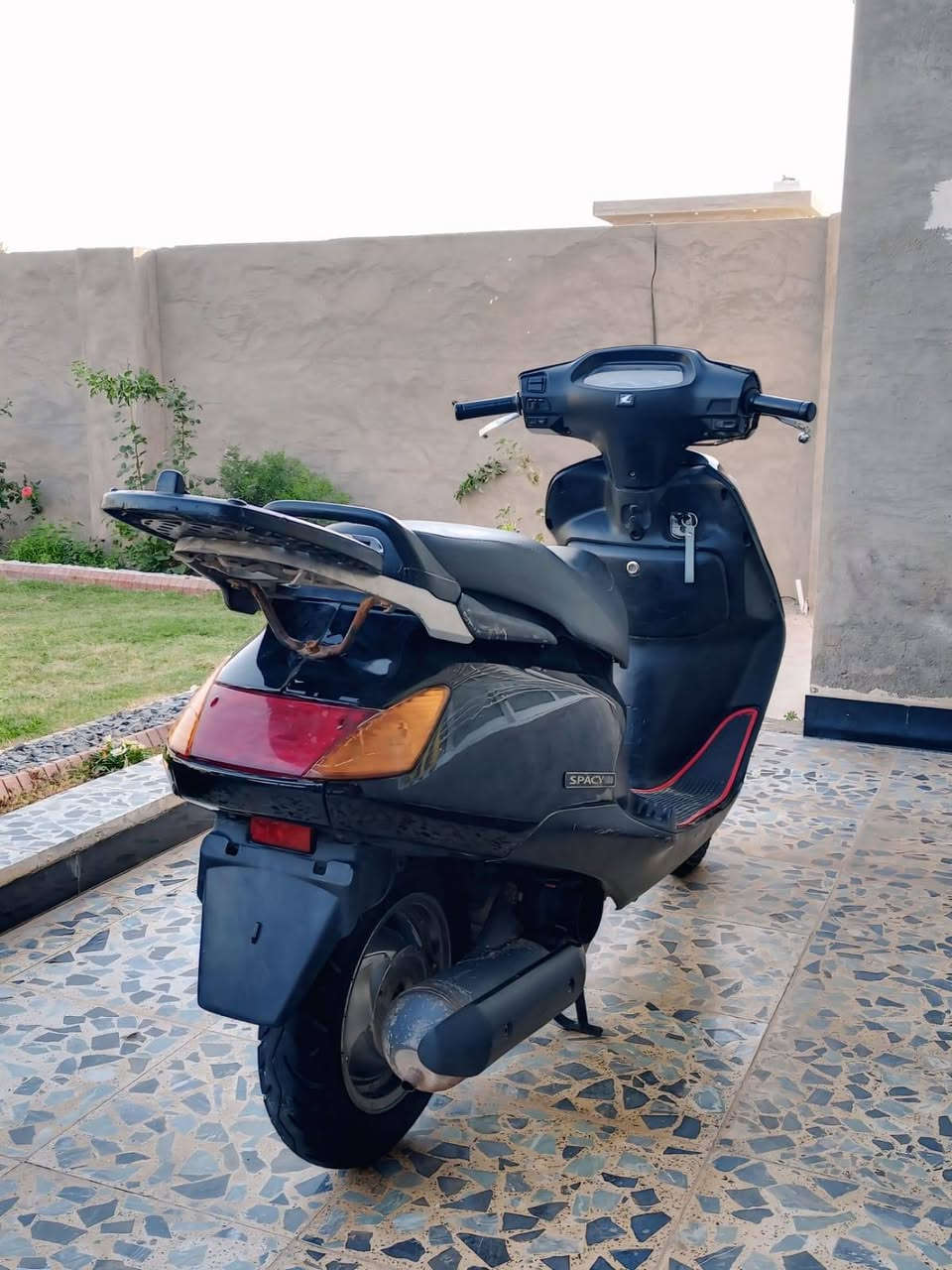 سلام عليكم سبيسي ياباني للبيع مفتوحه مرتين كفرات تجاري كهربايات شغاله السعر 450 وبيها مجال الرقم *********** المكان كوت حي الحكيم
