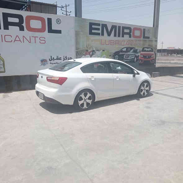 كيا ريو خليجي الشركة الدولية محرك 1600 تحكمات ستيرن  مري شفط ويل17 كبير مكفولة من الصبغ بيها رصعة بلجاملغ الخلفي صغيرة  وبلباب شخط صغير  محرك كير مكفولات ماشية 85كم حقيقي باسمي سعرها 103وبيها مجال بسيط***********
