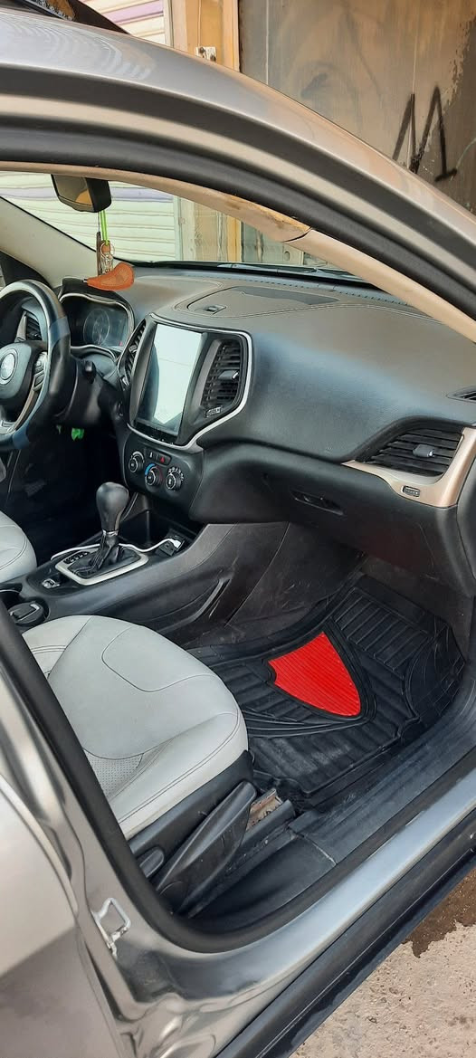 سلام عليكم
من رخصة الادمن
للبيع سياره جيب شيروكي بزون موديل ٢٠١٧ رقم بغداد جديد 
كير محرك مكفول ٢٤٠٠ اربعه سلندر  تبريد ثلج داخل جلد سايد بريك بصمه السياره بيه صبغ صفحه عكس السائق سياره جاهزه مناقصها شي  مكان السياره بغداد الدوره
السعر.. ١٠٨
للأتصال ***********
