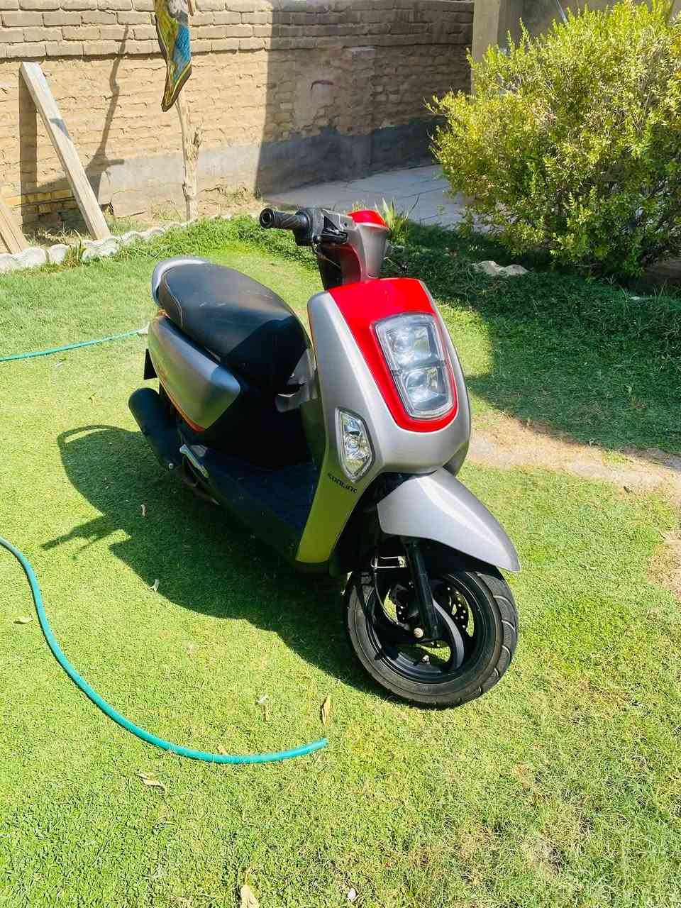 من رخصت الادمن دراجه ماكس  للبيع مجفته مره وحده  دراجه خير من الله كلشي بيها شغال بيها نقوصات بسيطه كفر التاير الامامي مشلوع ( الطبرباز) والكفر موجود لحيم ب٨ الغ يرجع طبيعي وسلف مايشتغل والاستاند الصفح عوزه لحيم 
دراجه موديل ٢٣ جديده تخبل مطلعها من الشركة بيدي لايت زنون عالي ناصي اشاير لدات دراجه كفراتها كلش نظيفه 
وعارضها للبيع لعدم استخدامها  الي ياخذها جناي يربح مايخسر سعرها ٤٠٠ الف والتصلح  مال كفر التاير على حسابي والاستاند هم هذا رقمي ***********
