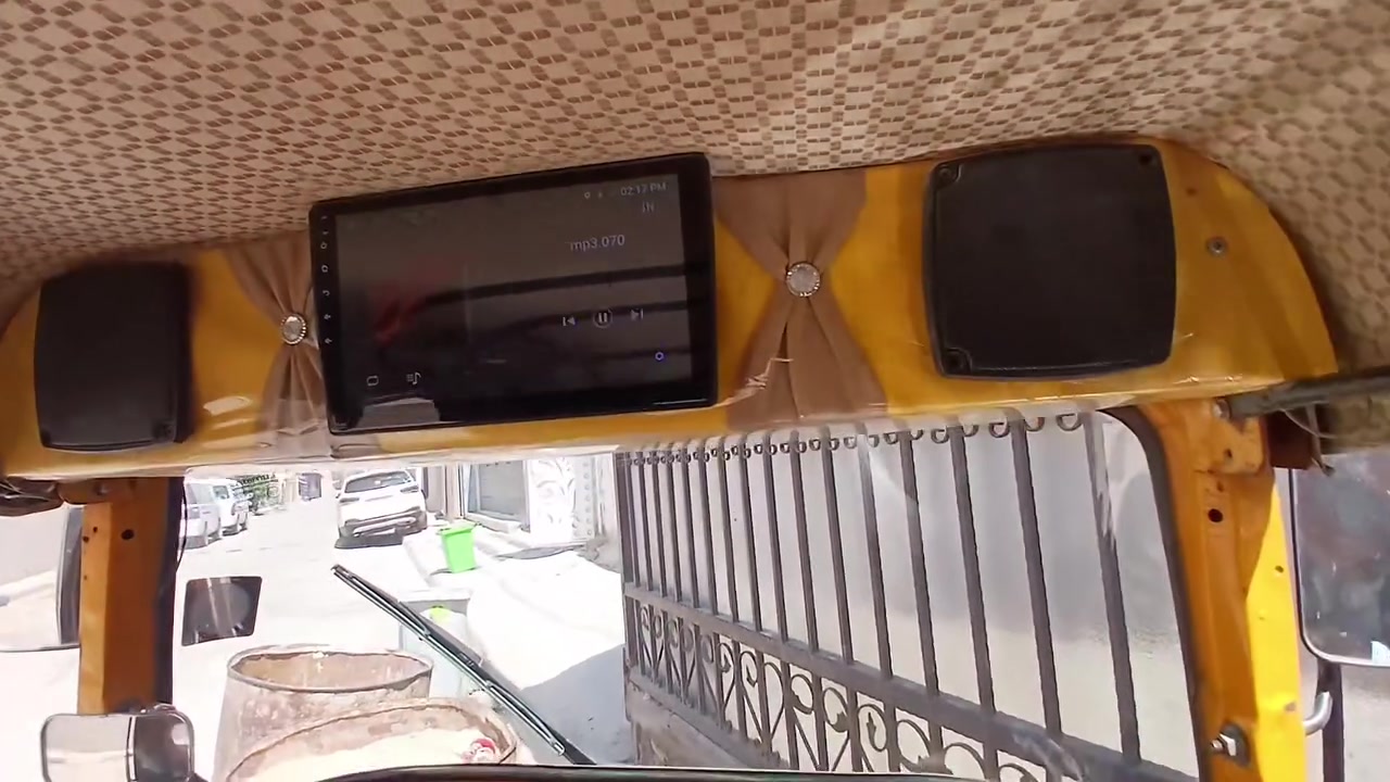 شاشه مع السماعات  بغداد حي البتول سعر ٦٠الف  ***********

