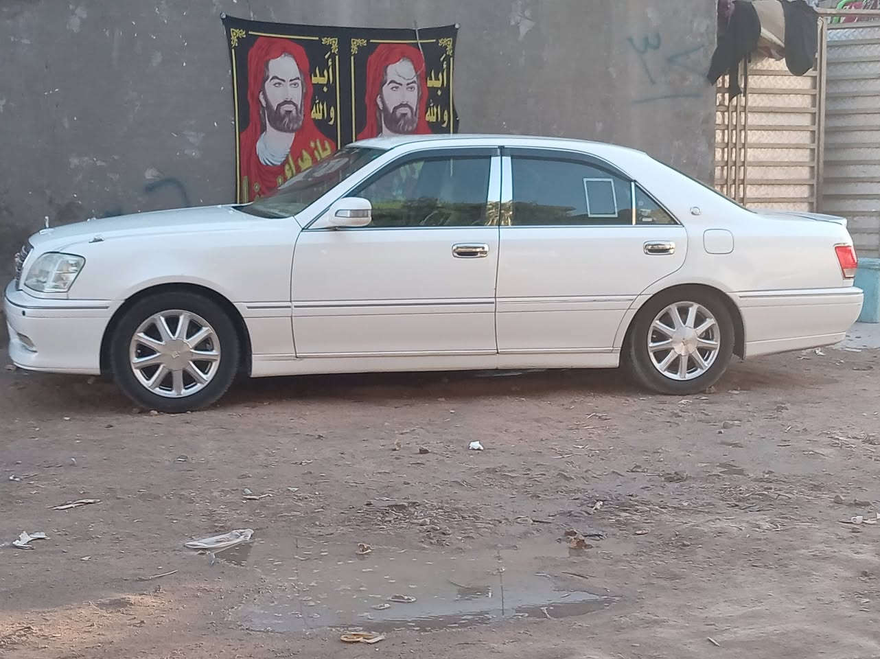 ملكة ٢٠٠٣ اصولي رقم سليمانية كفالة عامة من الكص والنقل باسمي السيارة تحويل ثاني يوم
٣دكم معروفة المواصفات ميحتاج اشرح 
لون ابيض صدفي المرغوب مو محجلة سعرها ١٥٠ مكانها بغداد نضافة شوفة عينك *********** واتساب فقط

