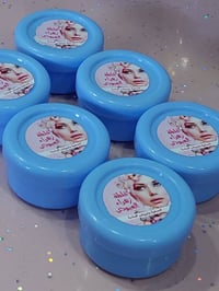 وجه يضوي • خدود وردية • مغذي آمن