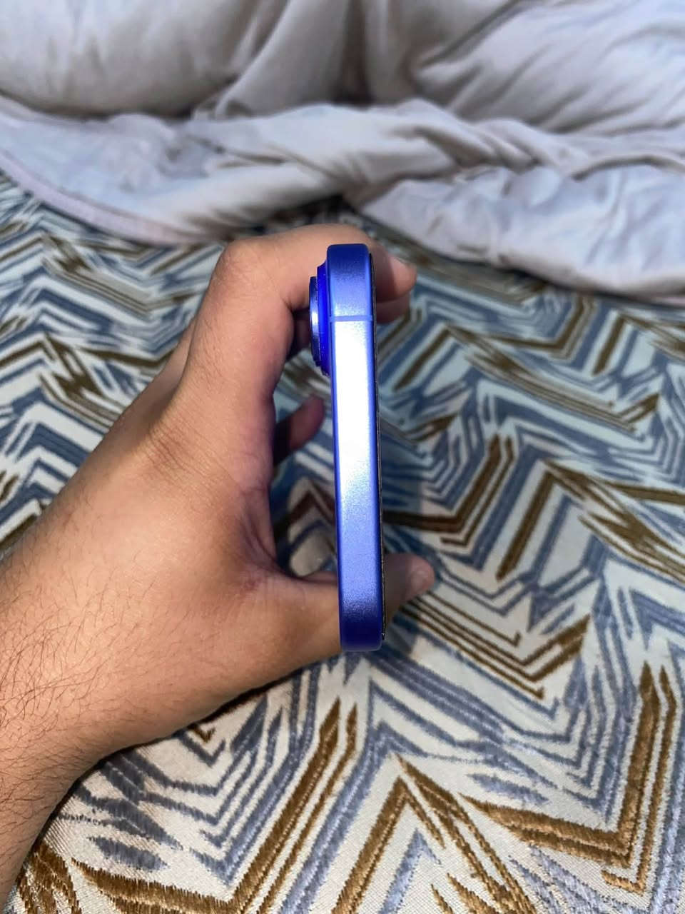 ايفون ١٦ بلس ( iPhone 16 plus ) 

مستعمل نظيف جداً حسب ما مبين بلصور استعمال قليل غير مكثف بعده داخل الضمان 
البطاريه ١٠٠ 
الذاكرة ١٢٨ 
السعر مليون و ٢٠٠ الف 
او مراوس بأيفون ١٥ برو ماكس 
مكاني بغداد 
***********
