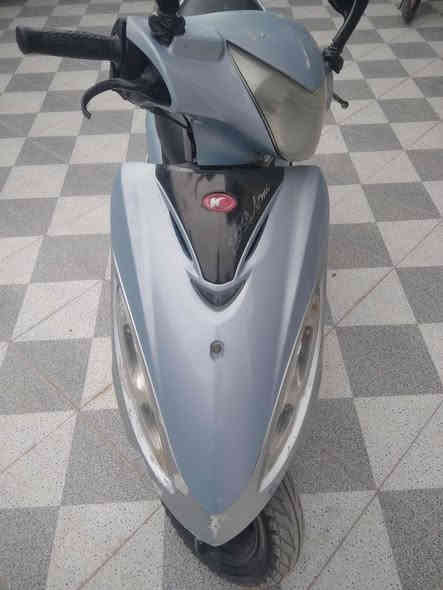 السلام عليكم 
جي فور كامكو للبيع دراجه مفتوحه مره وحده مكينته ناعمه شلعه ومعدل تخبل دراجه جاهزه ماعوزه اي شي كهربائيّات سلف هندر اشاير سكن لايت بك لايت  عداد الالكتروني دراجه نضيفه وجاهزه 
مكاني ناصريه قضاء الغراف السعر 375
للاستفسار ***********
