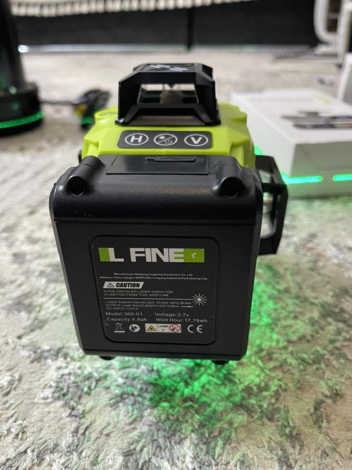 السلام عليكم متاح كبان ليزري مزود ب بطارية ليثوم 
يمكن تشغيل وايقاف كل مستوى بشكل فردي حسب الحاجة 
مكاني شعب متوفر توصيل كل العراق رقم تلفوني ***********
