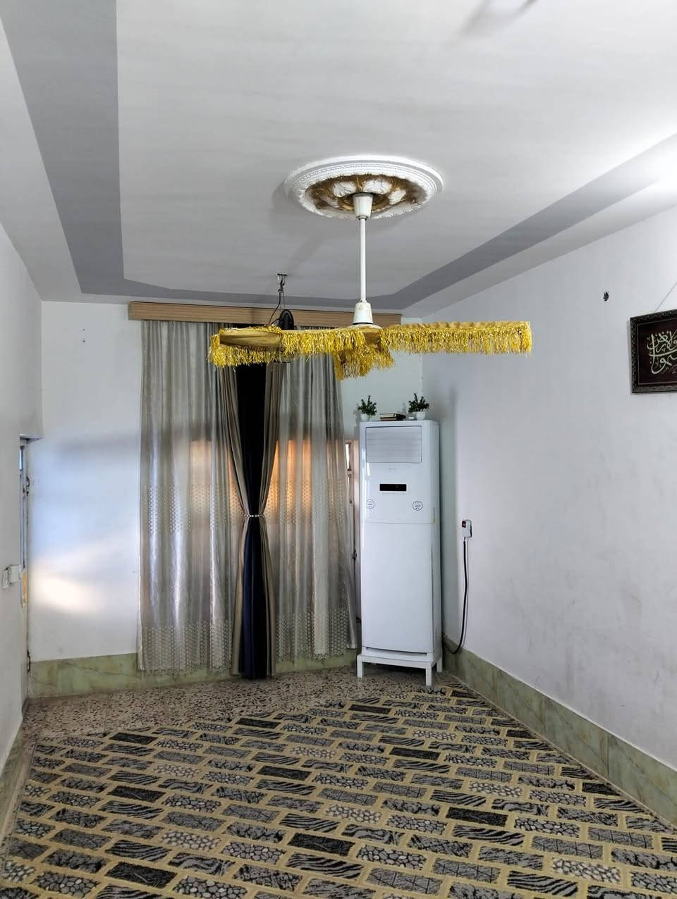 بيع بيت ركن على شارع ماهر   المساحة  230/متر 
خدمات كامله   
يصلح مشتملات اثنين  
شارع ماهر   
السعر ٨٠ وبي  مجال 
***********
 مااجوب على خاص   فقط اتصال
