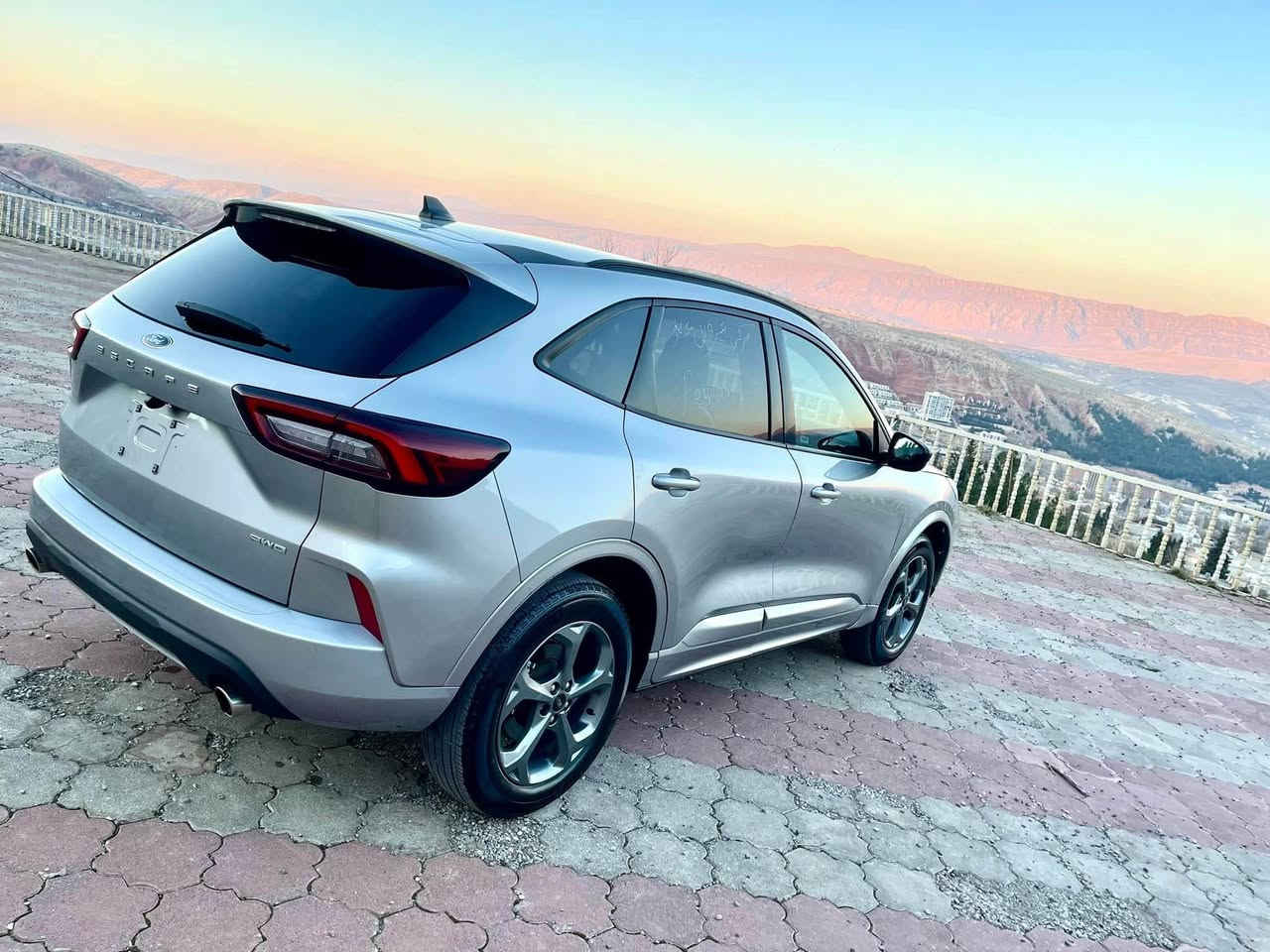 ⸻***********

🔥 Ford Escape ST-Line 2023 AWD Full Option 🔥

🤍 ڕەنگ: سلڤر
📅 مۆدێل: 2023
🛣️ ڕۆیشتوو: 34 هەزار

✅ ST-Line فۆڵ موسەفات
✅ مۆتۆری 1.5L EcoBoost Turbo
✅ AWD (دەبل ئەکسڵ)
✅ گێچی ئەلیکترۆنی
✅ شاشەی گەورە
✅ Auto Start/Stop
✅ Auto Hold
✅ لایتی LED پێش و دوا + Auto Light
✅ کۆشنی هیتەر
✅ سوکانی هیتەر
✅ کۆشنی نیو جڵد
✅ کارپلەی (Apple CarPlay)
✅ کامێرا + ڕاداری خەتی جادە + 360 Sensor

🛠 بۆیاغ:
تەنها بۆنیت و چاملغی پێشەوەی لای شۆفێر بۆیاغ کراون، بێ ناوگرتن.

✅ ئایرباگی سوکان کراوەتەوە و سیستەمەکە بە تەواوی کار دەکات.
✅ یەک دینار مەسرەفی تێدا نییە.
✅سياره كه  ره قه م كراوه

💰 نرخ: داوای بکە لە کۆمێنت، ڕاستەوخۆ بۆت دێت. 🤖

📌 VIN:

📞 پەیوەندی:
*********** (/ WhatsApp)
***********

🚘 سەیارەیەکی خاوێن، جوان و ئامادەی بەکارهێنان رانية, السليمانية
