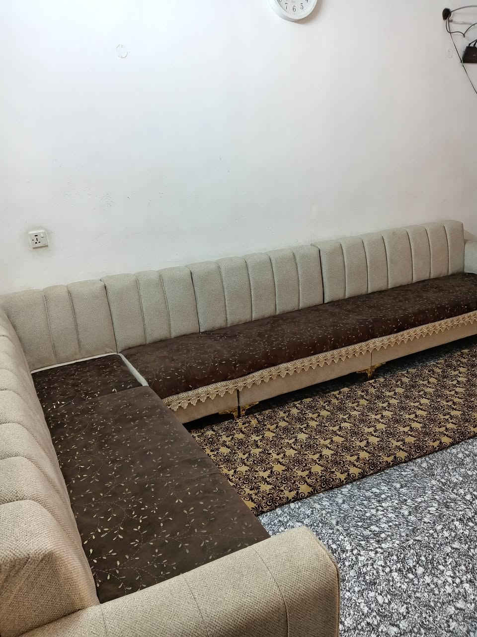 للبيع *********** *********** بغداد غزاليه ب ٣٥٠ الف دينار وبيهه مجال تخم ١٠مقاعد جديد
