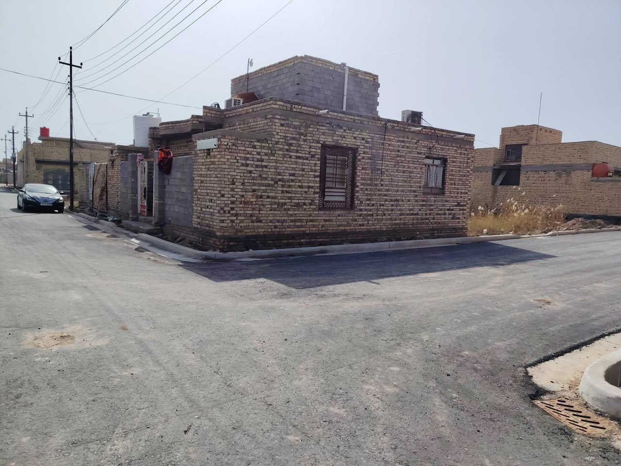 السلام عليكم قطعه سند ٢٥ ميسان ماجديه سدت دكتوره تهاني مكلف بل نشر رقم رعيها *********** مجاري تبليط ماء خدامات كمله  قطعه ٢٠٠ متر مربع وجه ١٠ نزال ٢٠

