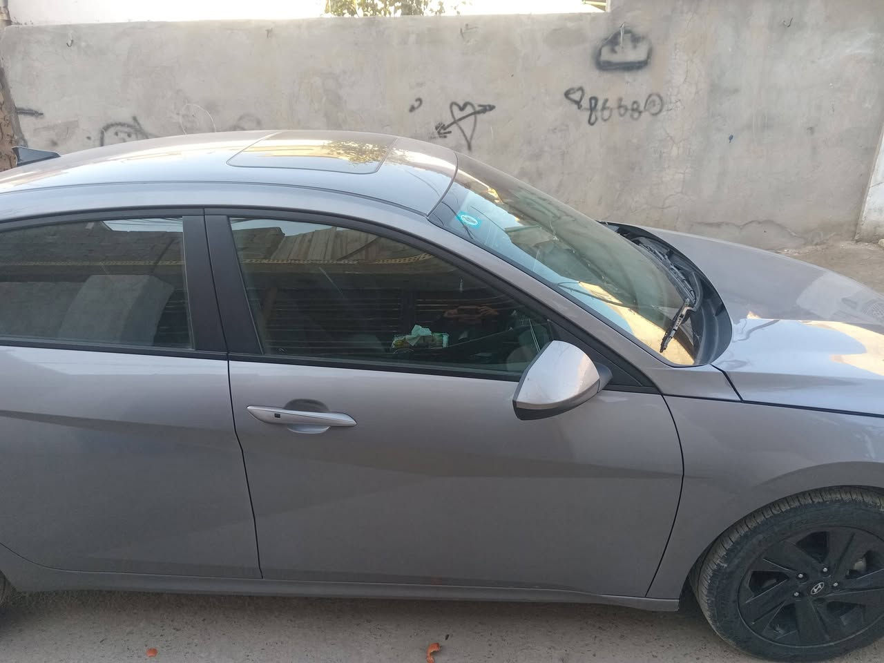 السلام عليكم  
هونداي النترا للبيع  
موديل 2023 كندي

 مكاني بغداد الدوره 

مواصفات السياره 

📌 رادار امامي 
📌 رادار خلفي مع نظام التوقف التلقائي 
📌 رادار جانبي نقاط عمياء
📌 نظام تحديد مسار
📌 كروس مثبت سرعه ذكي 
📌  وضعيات للقيادة+ شاشة اعطال تبين جميع اعطال السياره
📌 شاشه وسطيه  
📌نظام خرائط ملاحه 
📌 ابل كار بلي +  
📌 سستم سماعات مرتب  
📌نظام ترحيب داخلي صوت مع علامة هيونداي في الشاشات
📌نظام ترحيب خارجي 
📌مود درايف 3 وضعيات قيادة سمارت نورمال سبورت
📌نظام تشغيل الكاميرا الخلفيه + الكاميرا الخلفيه بيها وضعيتين
📌بصمة بيبان + فتح صندوق عند الاقتراب+ بصمة تشغيل 
📌تشغيل عن بعد
 + تبريد اوتو 
📌نظام تنقية الهواء الداخلي
📌 
📌نظام ABS
📌نظام EBS
📌نظام EPB
📌 8 إيرباك 
📌 نظام قفل ذاتي 

📍حادث السياره بنيد وباب السايق بارد ايرباك دركه فقط لاتبديل ولاصبغ
 السعر ١٥٣
وبيهة مجال
***********.  ( حنيش)
