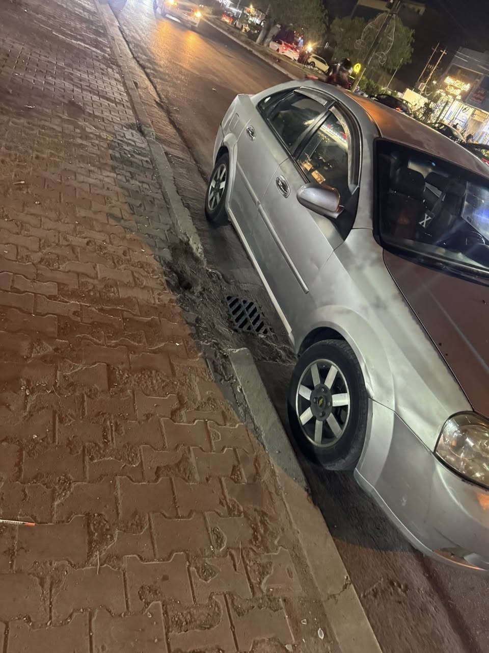 السلام عليكم عندي اوبترا موديل ٢٠٠٤  محدثه الداخل٢٠١٢ كير محرك نضيف كير عادي للاتصال ***********
