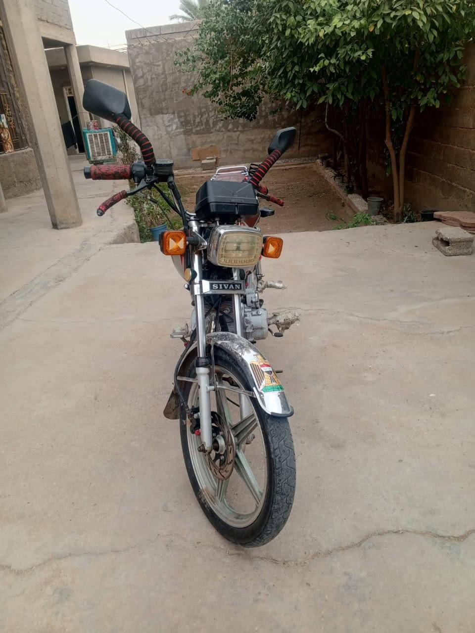 دراجه للبيع السعر 600وبي مجال المكان الرمادي التأميم رقم ***********
