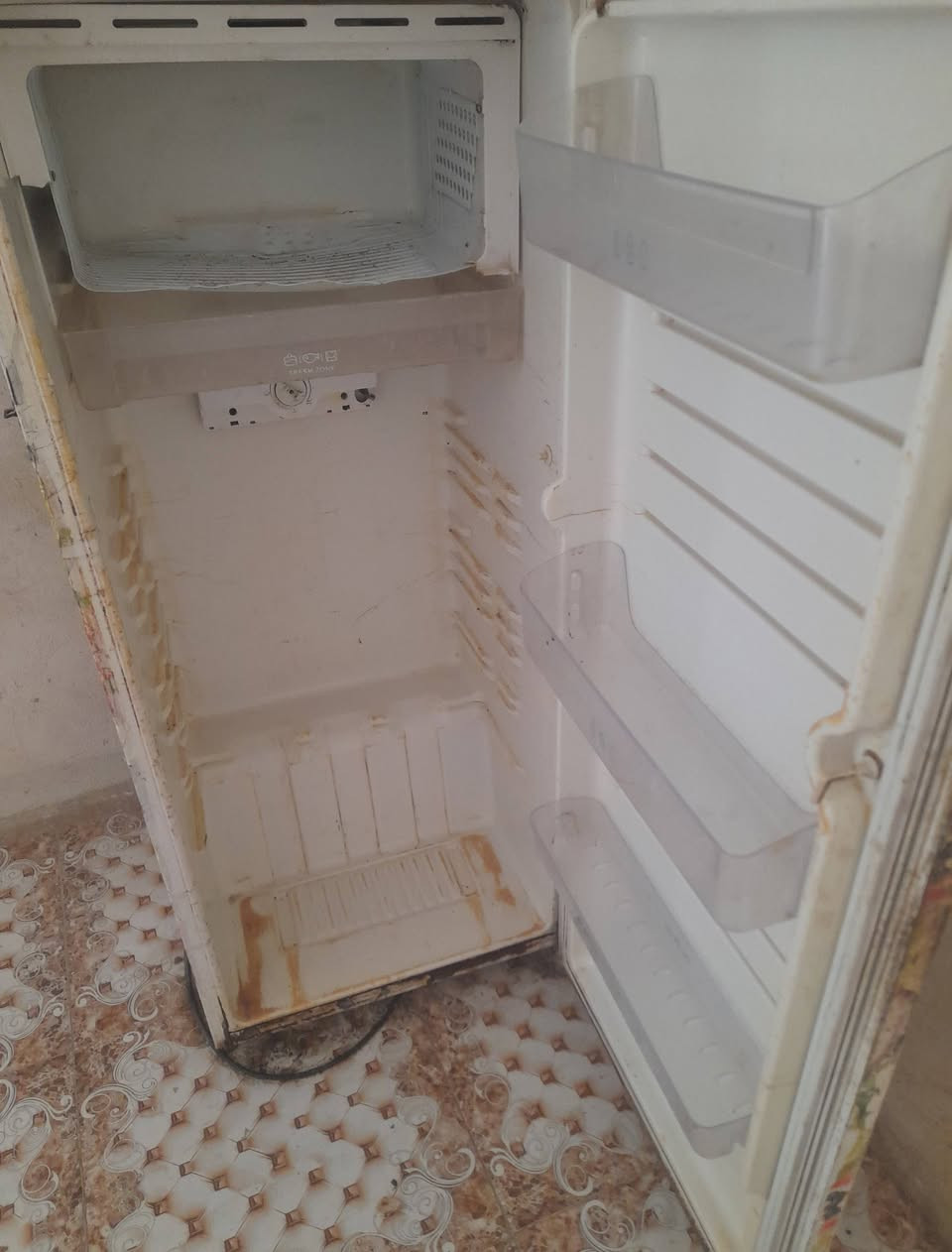 ثلاجه نص عمر تشتغل وتفصل ماعرف شنهي بس مرات تصير قالب ثلج اريد ابيعهه مكان الوركاء


**إذا كنت صاحب هذا الإعلان وتريد حذفه لأي سبب، رجاءا أرسل رسالة إلى الدعم الفني**