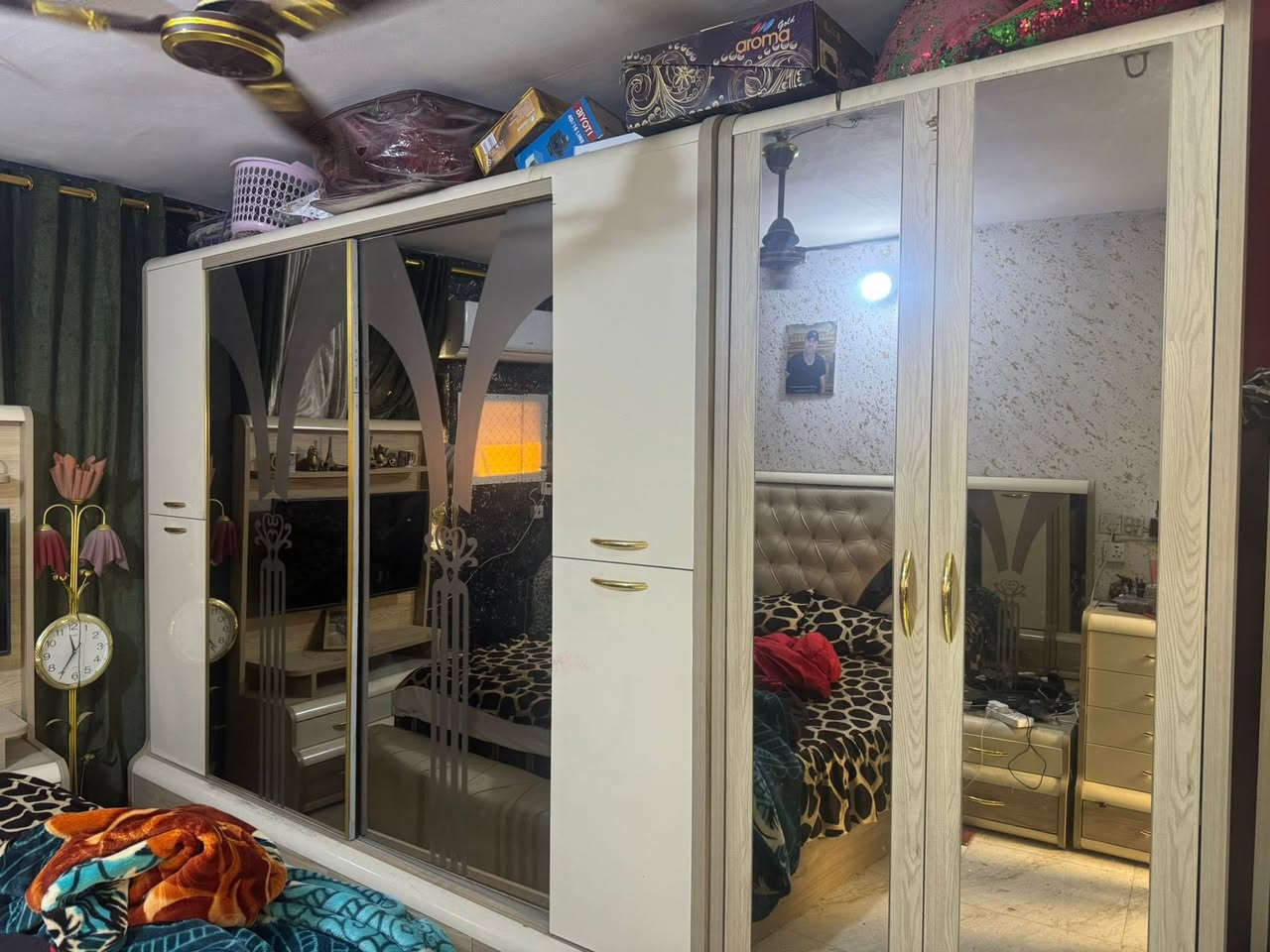 مرحبا
11 قطعة تركي بيها بعض الاضرار 
مليون قفل قفل قفل رجاءاً 
مكاني حي الاعلام ( الري ) ***********
