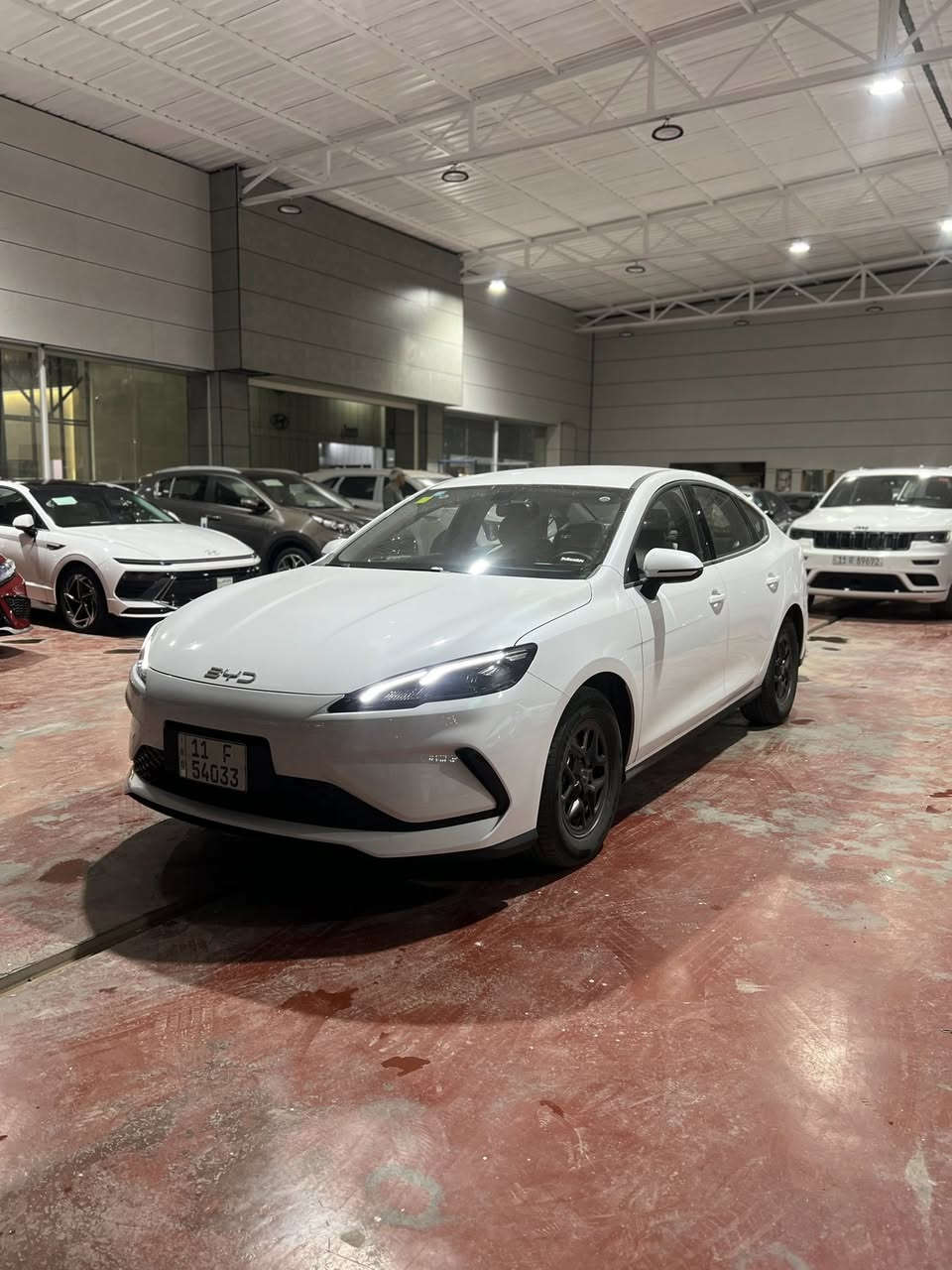 السلام عليكم (زيرو)
النوع : BYD سيل 5 

• موديل 2025

الرقم : بغداد ( باسمي) 

تحويل مباشر / بدون دلالية

المحرك والتقنيات

(Hybrid + Electric + Petrol) اقتصاد 1500cc محرك •

*   تبريد أمامي وخلفي قطعتين

-   كير ماوس+ تمشيك مايقارب2100 كم

*   بصمة + بصمة ابواب 

*   شاشة وسطية

*   كامرة خلفية

*   حساس خلفي�الإضاءة والتصميم

*   لايت زنون

* بك لايت LED 

*   ويل اسود مات

*   داخل جلد لون أبيض

*   تحكم مقود جانبين

السعر :20.200 مليون  وبيه مجال 

العنوان : بغداد - البياع 

باقي التفاصيل الاتصال ؏ الرقم او واتساب 

***********
