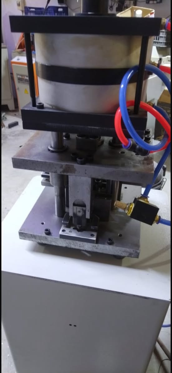 ثاقبه هواء للبيع
سعره ٧ نص ورقه بي مجال 
***********
