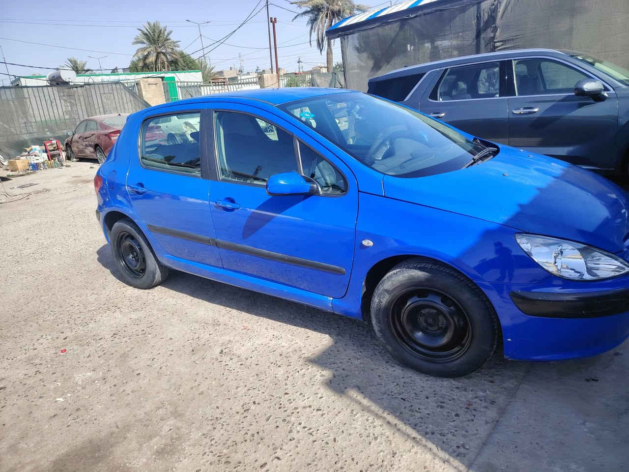 سيارة 🚗بيجو 
نضيفة ما مصبوغة 
مكفول كير ومحرك 
سعرها 55وبيها مجال 
الاستفار اكثر الاتصال ‏‪0774 020 2363‬‏
