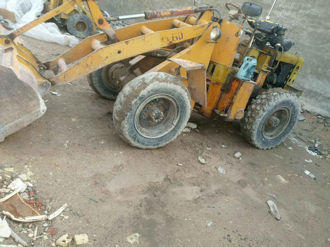 للبيع شفل فوركاو Fl60 يعبي تك ولوري جاهز للعمل  سعر65ورقه وبي مجال 《***********
