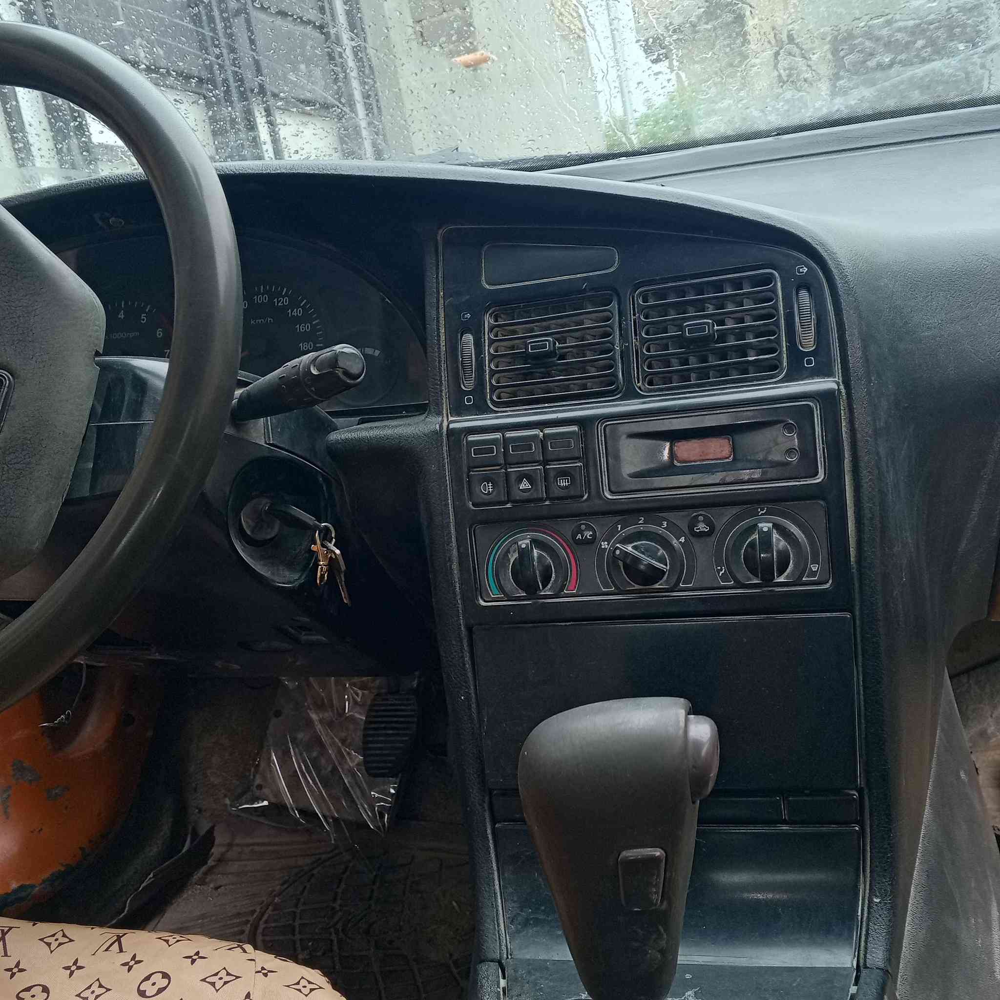 ألسلام وعليكم
سياره بيجو روا موديل 2009
محرك مع كير ياباني رقم نجف للبيع
رقم الهاتف /***********
