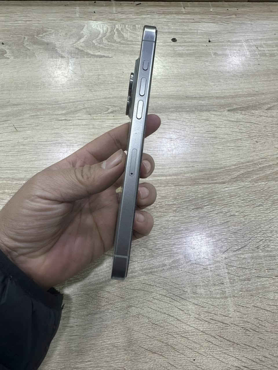 ايفون 15 برو ماكس تيتانيوم ذاكرة 256 بطارية 89ماستر شرق اوسط مكفول من الشخط وزلق وتر بروف كامل الملحقات مع كفر اصلي ولاسق حماية وحماية كامرات السعر قفل 1050 الف الجهاز تضافتة 100‎%‎ العنوان بغداد الدورة 
***********
