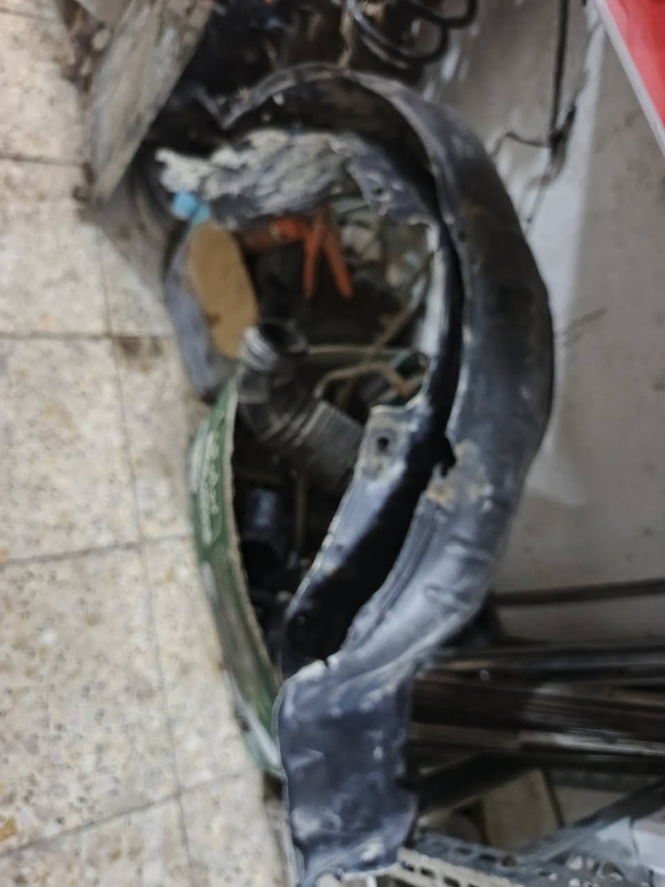 ادوات كرونا جديد ومستعمل اي شي تحتاج اتصل *********** عنوان المحل شارع النضال مقابل محطة وقود البتاوين احمد ياباني
