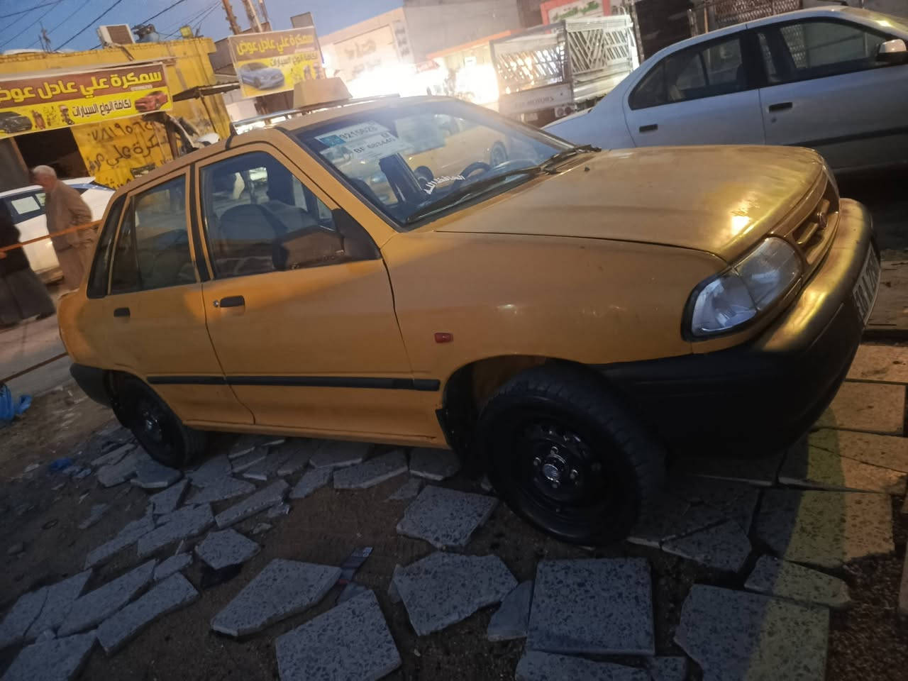 السلام عليكم سياره موديل 12 مكفوله من عده الجاملغ الخلفي بي طخه مكينه وا كير وا حداديه وا تبريد كله جديد سنويه مجدده هيهه وا غرامات مصفره السعر 30 بيهه مجال العنوان حله حي الشاوي قرب المقام ***********
