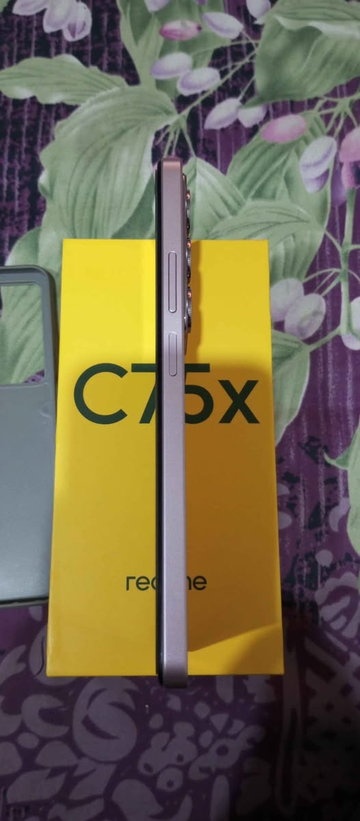📱 Realme C75x (باب أول أصلي)
​النظافة: 100/100 شبه جديد (خالي من أي شخط) 

﴿﴿ارجو منكم الي ما يشتري لا يعمل اترجكم رجاء﴾﴾

كما في الصور
​الذاكرة: 256 جيجابايت.
​العشوائية (RAM): 24 جيجابايت.
​البطارية: 5310 ملي أمبير.
​الملحقات: الكارتون الأصلي مع كفر الحماية.
​النظام: أندرويد 16.
​📍 العنوان: النجف
​💵 السعر: [295 بي مجال بسيط كلش]
​📞 رقم الهاتف: [***********] النجف, العراق
